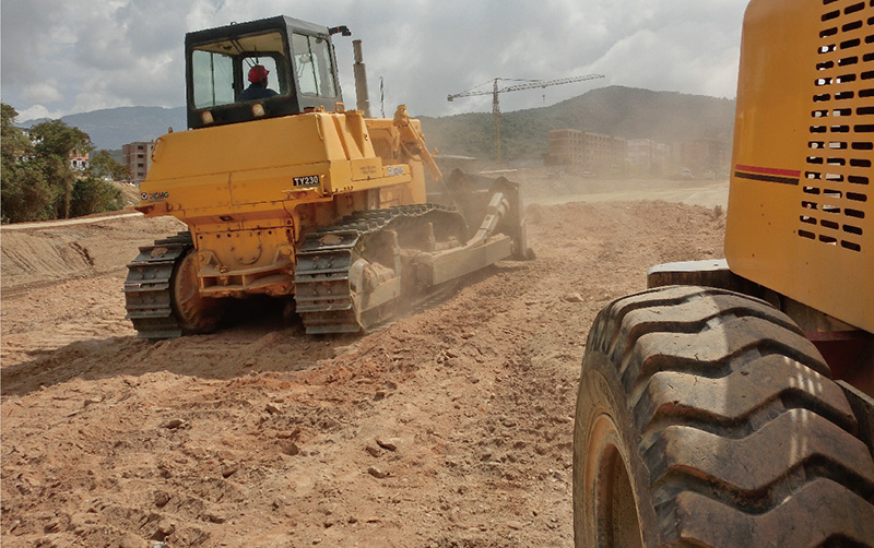 推土机TY230参与委内瑞拉道路施工项目
