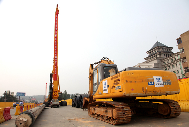 2012年7月徐工旋挖钻机XR460D助力徐州三环东路快速化改造工程-JC82